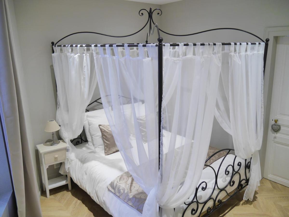 Le Secret De Louise Apartment Еперне Екстериор снимка